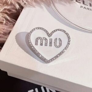 COPY - Miu Brooch pin